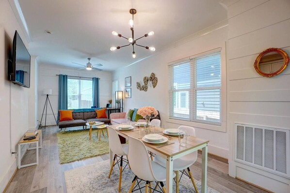 Gray House | Dining Area - 16Guest|Fenced|Pets OK|1 MinDwntwn|Relax N Raleigh (Durham)