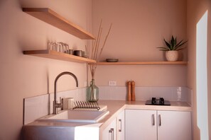 Private kitchen - Apartment in the Desert with a Terrace Overlooking the Mountains and the Ocean - Pool, Wi-Fi, A/C (San José del Cabo)