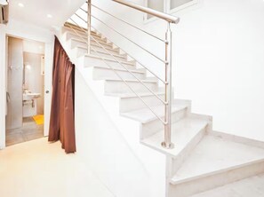 A staircase with a metal handrail and white steps leading to an upper floor. - Rialto - Bright Roof Studio (Venezia)