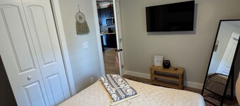 9139 Orange -2-bedroom w/ Loft - Melton Hill Lake & Marina -Close to downtown UT