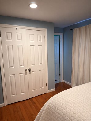 Unclassified image, 4 of 16, button - Cozy Cottage, near NYC and other major attractions (West Orange)