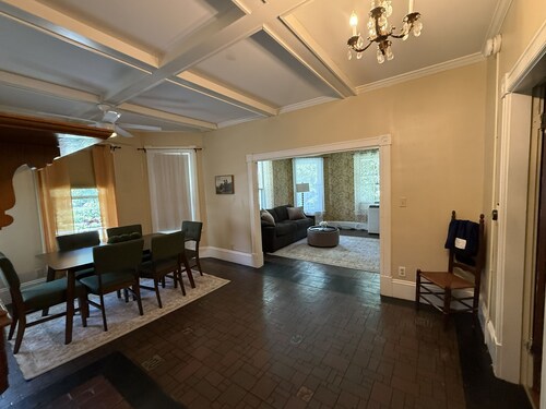 Cozy 1-bedroom apartment in adorable Saint Albans City