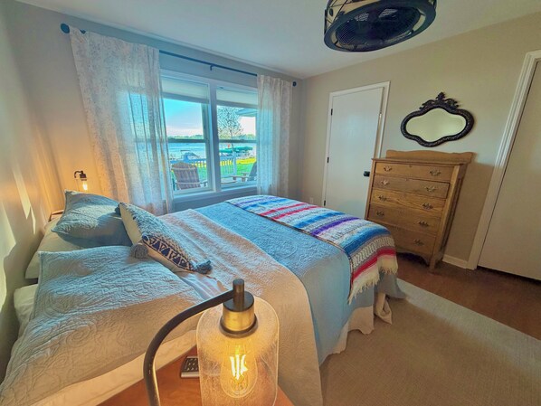 Unclassified image, 1 of 17, button - Lovely 3 bedroom waterfront home on Irish lake part of the Barbee Chain of Lakes (Leesburg)