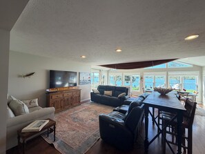 Unclassified image, 4 of 17, button - Lovely 3 bedroom waterfront home on Irish lake part of the Barbee Chain of Lakes (Leesburg)