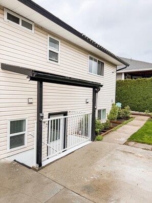 Unclassified image, 4 of 21, button - 🏡 Wyles Cozy Stay | Your Cozy Penticton Getaway (Penticton)