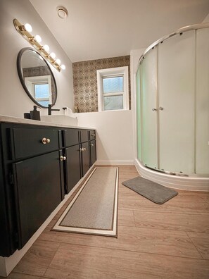 Unclassified image, 2 of 21, button - 🏡 Wyles Cozy Stay | Your Cozy Penticton Getaway (Penticton)