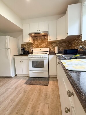 Unclassified image, 2 of 21, button - 🏡 Wyles Cozy Stay | Your Cozy Penticton Getaway (Penticton)