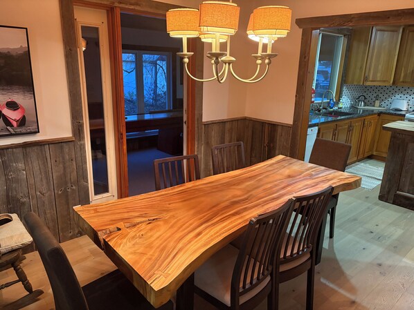 Unclassified image, 1 of 28, button - Vrbo Property (Gatineau)