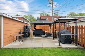 Outdoor dining - The Sage on Dobson (Skokie)