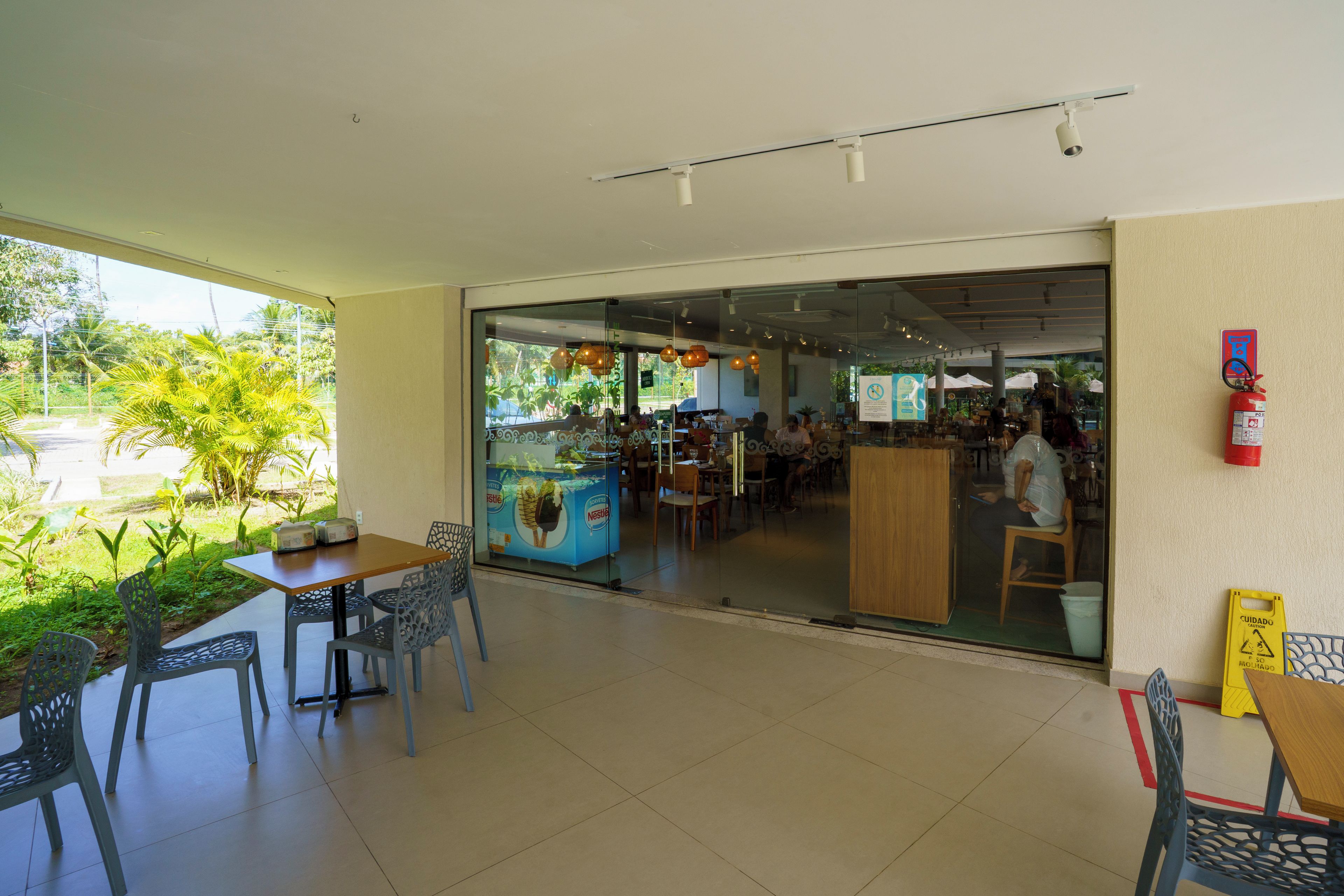 Tempat makan outdoor