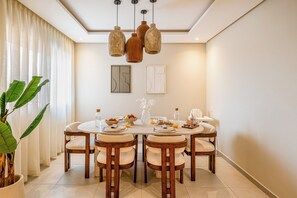 Dining - Luxury, modern, family-friendly apartment with a pool in Gueliz (Marrakech)