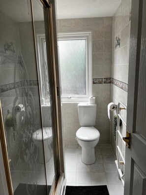 Unclassified image, 5 of 18, button - Luxurious Bridgend Retreat with 4 Bedrooms (Bridgend)
