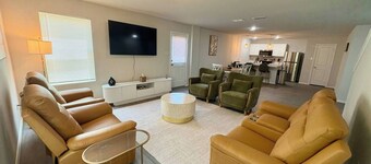 Spacious Water Ridge Home | 5BR •3BA