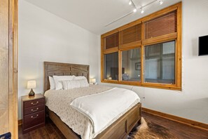 Unclassified image, 3 of 19, button - Little Condo in Big Fork (Bigfork)