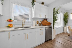 Unclassified image, 5 of 25, button - Hyatt Home in St. Vital - Perfect combination of style, space, and location. (Winnipeg)