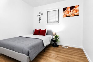 Unclassified image, 2 of 25, button - Hyatt Home in St. Vital - Perfect combination of style, space, and location. (Winnipeg)