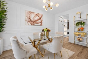 Unclassified image, 3 of 25, button - Hyatt Home in St. Vital - Perfect combination of style, space, and location. (Winnipeg)