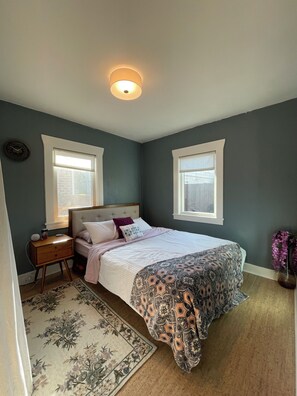 Unclassified image, 3 of 3, button - Cozy 2-bedroom cottage in charming Alameda perfect for a relaxing stay (Alameda)