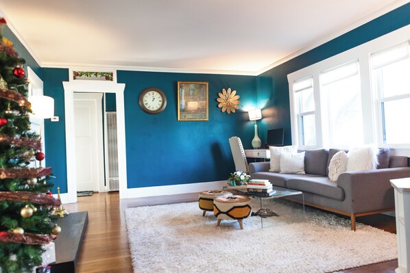 Unclassified image, 1 of 3, button - Cozy 2-bedroom cottage in charming Alameda perfect for a relaxing stay (Alameda)