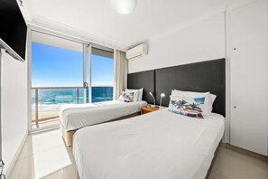 Unclassified image, 3 of 11, button - Ocean front Apartment in the Peninsula (Surfers Paradise)