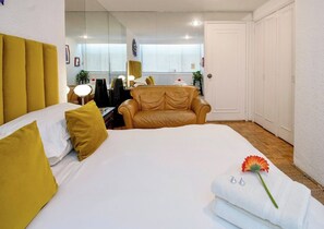 A hotel room with a bed, a sofa, a desk, and a mirror. - Polanco Connected | South, North & Mexico City (Mexico City)