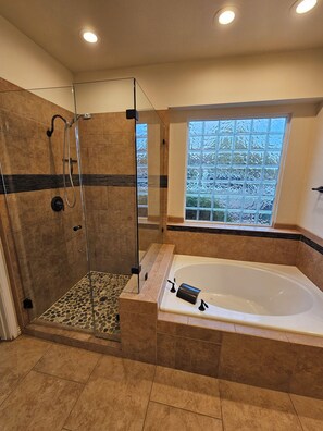Bathroom - Spacious 4-bedroom house with amazing Rock  Pool and massive backyard in Leander (Leander)