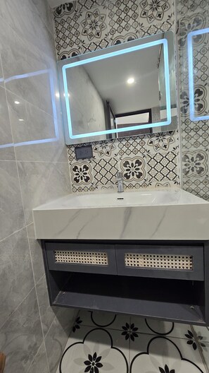 Bathroom - Dong Xuan Heritage Hotel & Spa (Ha Noi)