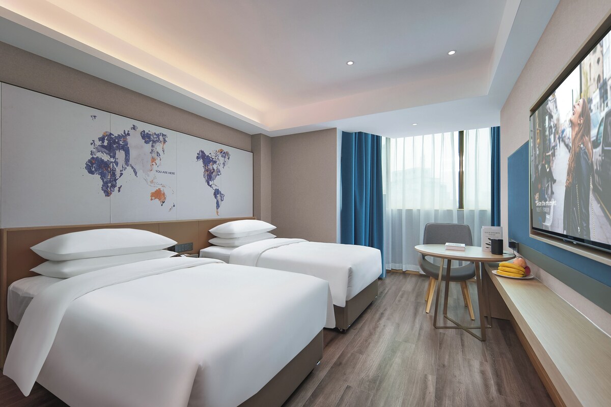 Basic Twin Room, City View