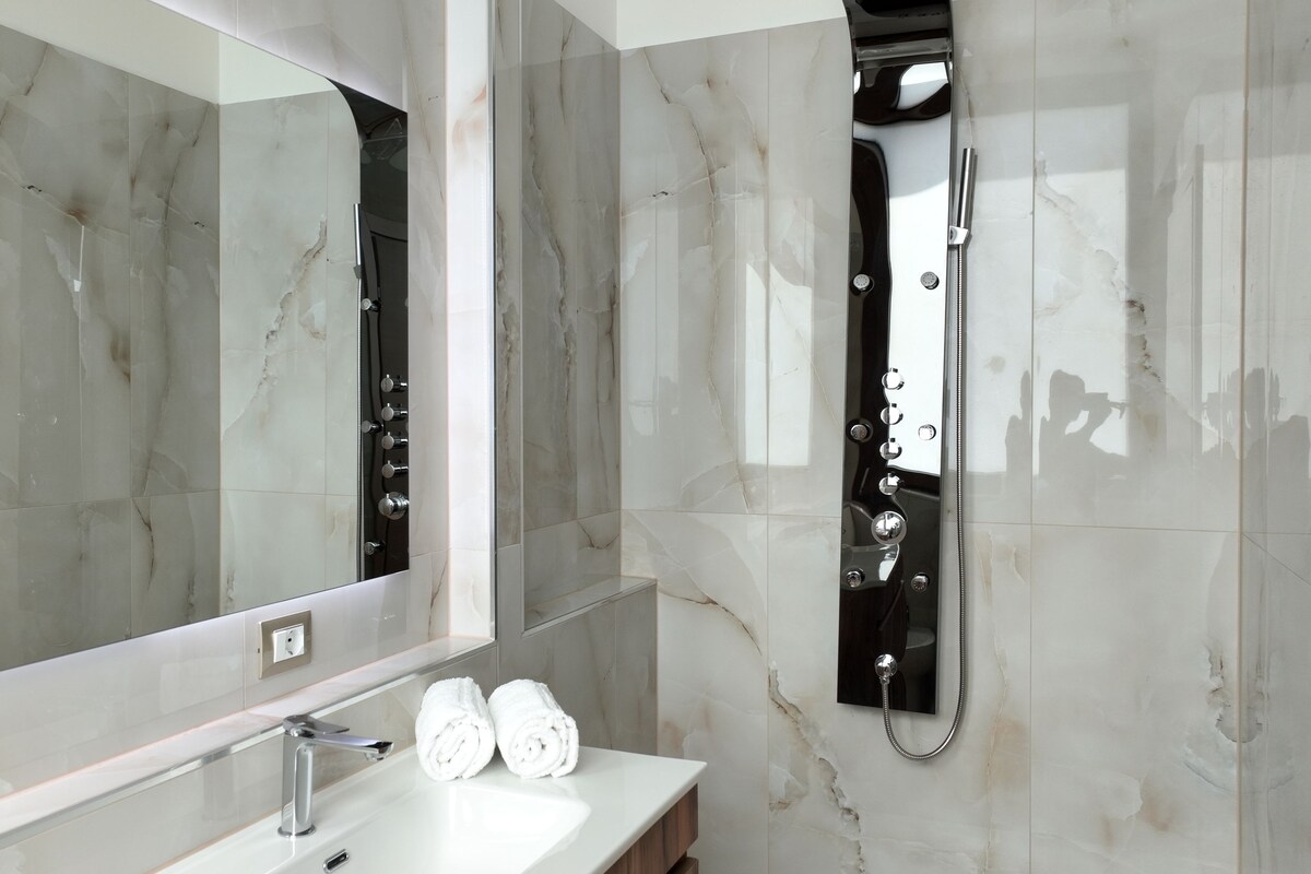 Deluxe Suite, Ocean View | Bathroom