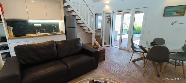 Unclassified image, 1 of 15, button - ALF26-Casa dos Miúdos (Setúbal)