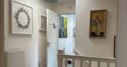 Charming Corsham Apartment With 2 Bedrooms