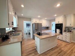 Private kitchen - Spacious 4BR Lawrenceville Home (Lawrenceville)