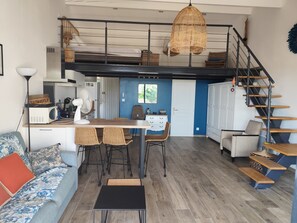 Unclassified image, 5 of 8, button - Vrbo Property (La Ciotat)