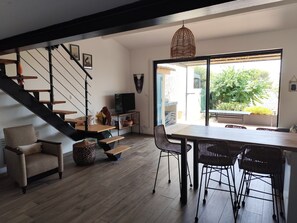 Unclassified image, 3 of 8, button - Vrbo Property (La Ciotat)