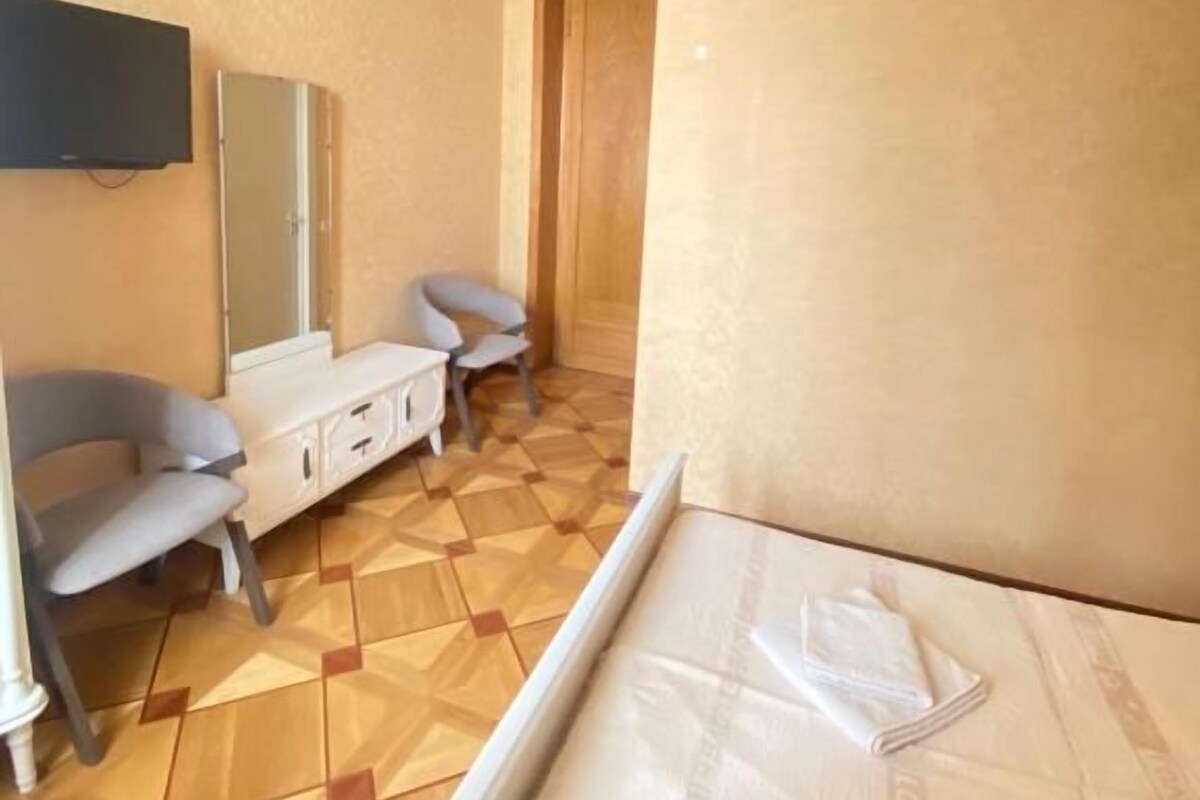 Doppelzimmer, Blick auf den Innenhof | Bügeleisen/Bügelbrett, kostenloses WLAN