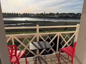 Unclassified image, 4 of 18, button - Vrbo Property (Dives-sur-Mer)