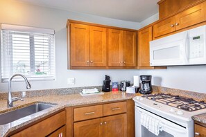 Private kitchen - 500 Feet from Beach. 2BR with Resort Amenities. (Marina)