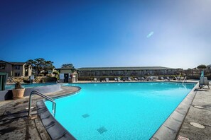 Pool - 4x2BR Condos, 500 Feet From Beach, w/Pool, Hot Tub (Marina)