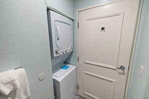 Interior - 2BR Oasis Retreat W/ Resort Amenities & Pools (Palm Springs)