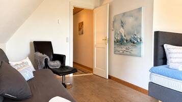 Schlafbereich mit Sessel