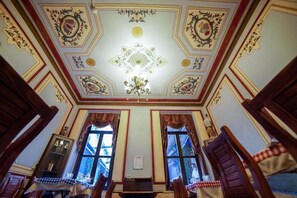 Unclassified image, 4 of 112, button - Sarnic Suits & Kitchen (Istanbul)