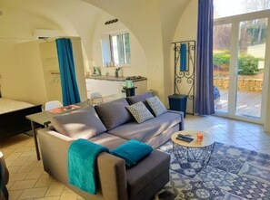 Unclassified image, 2 of 11, button - Vrbo Property (Saint-Amant-Tallende)
