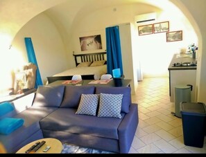Unclassified image, 3 of 11, button - Vrbo Property (Saint-Amant-Tallende)
