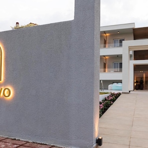 A modern building with a prominent entrance and a well-lit pathway leading to the entrance. - Motivo Thassos (Thasos)