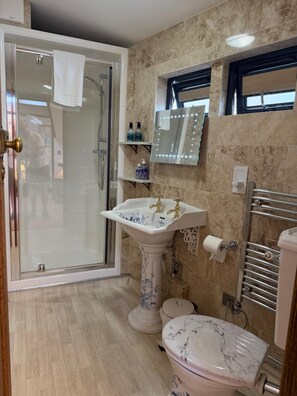 Unclassified image, 5 of 43, button - Oakwood Bed and Breakfast Heathrow (West Drayton)
