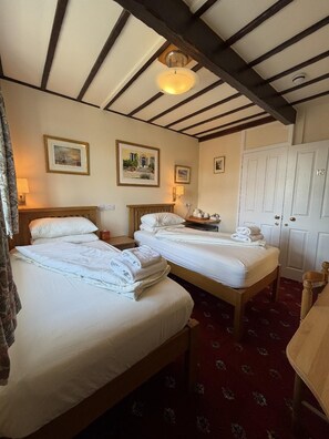 Unclassified image, 3 of 43, button - Oakwood Bed and Breakfast Heathrow (West Drayton)