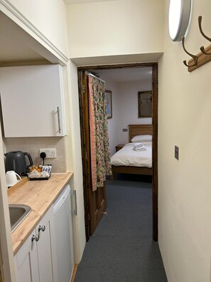Unclassified image, 4 of 43, button - Oakwood Bed and Breakfast Heathrow (West Drayton)