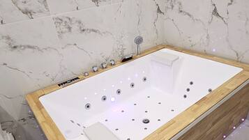 Private spa tub