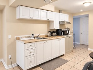Unclassified image, 4 of 12, button - Private Suite | Queen Bed, Living Room & Entrance (Pickering)