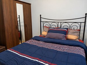 Unclassified image, 5 of 12, button - Private Suite | Queen Bed, Living Room & Entrance (Pickering)